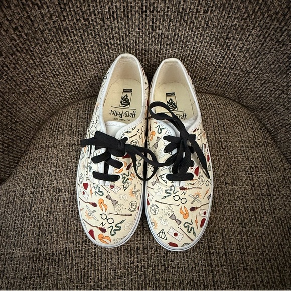 Harry Potter Lace up Vans Size 3.5 Unisex - Picture 2 of 8